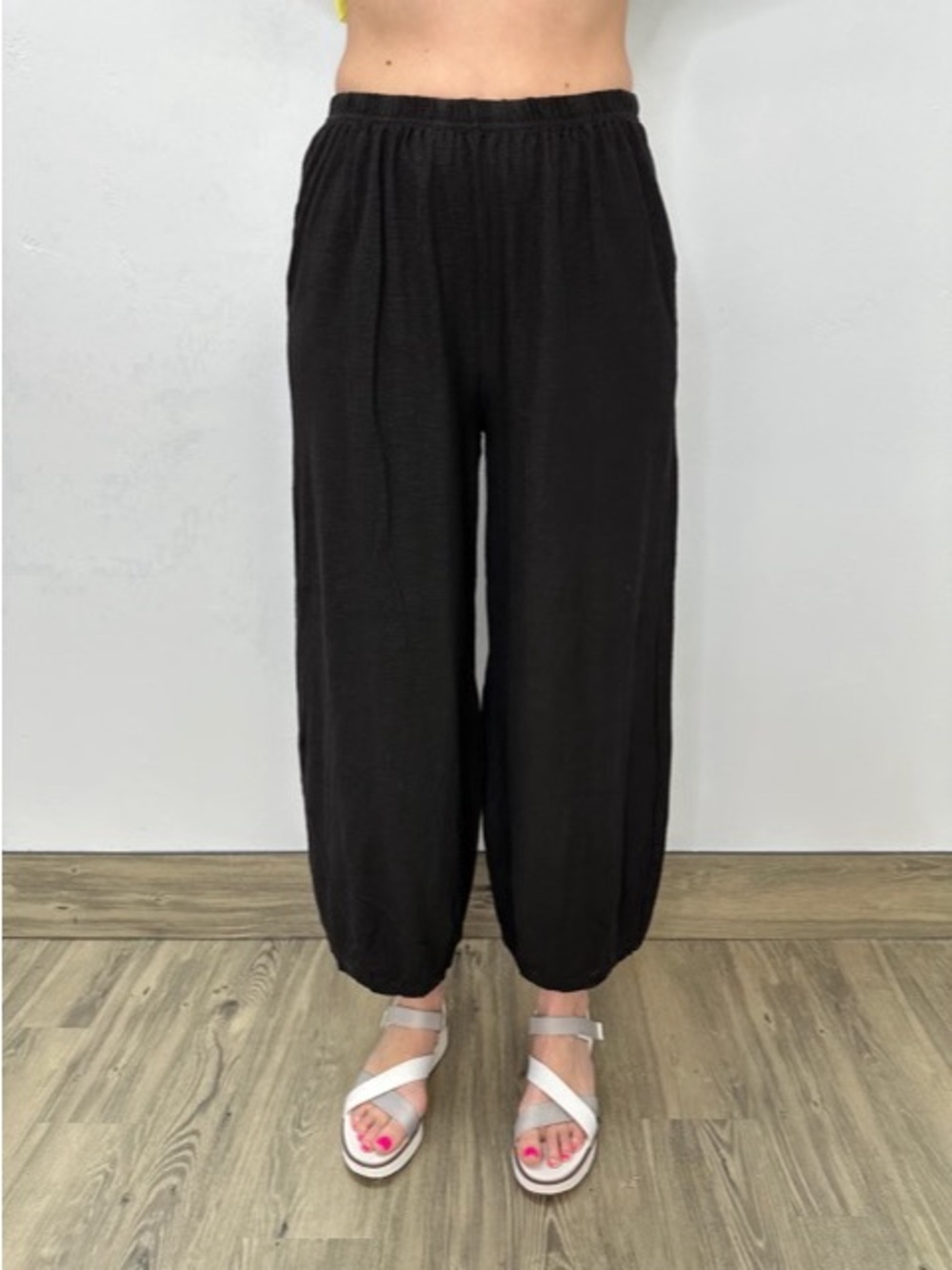 NWT cut loose Black Elastic Waist Ankle Bubble Pants - LIMITED-TIME DEAL